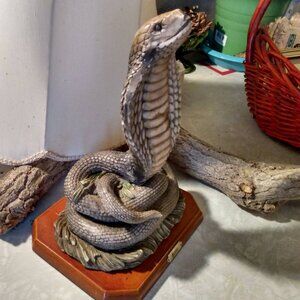 Benkil Italy Cobra Snake Serpent Reptile Statue Figurine on Wood Base 10.5"